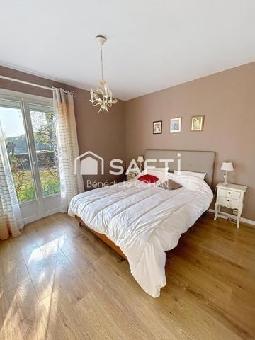 Maison 5 chambres, bien entretenue.