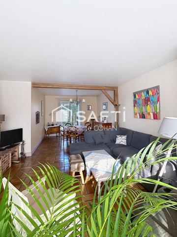 Maison 5 chambres, bien entretenue.