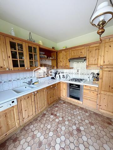 Maison 5 chambres, bien entretenue.