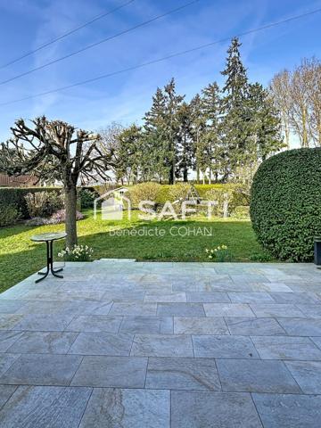 Maison 5 chambres, bien entretenue.