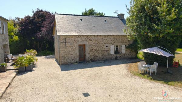 Propriété comprenant maison et gîtes sur 1 ha 27 en Mayenne