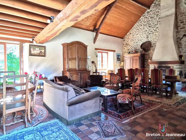 Propriété comprenant maison et gîtes sur 1 ha 27 en Mayenne