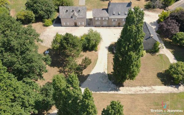 Propriété comprenant maison et gîtes sur 1 ha 27 en Mayenne