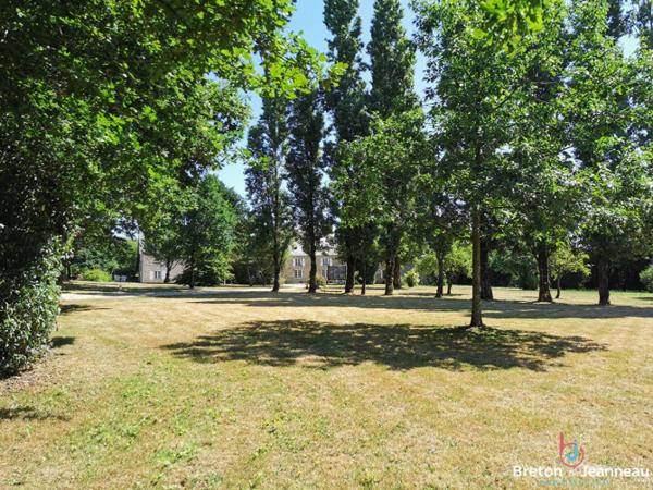 Propriété comprenant maison et gîtes sur 1 ha 27 en Mayenne