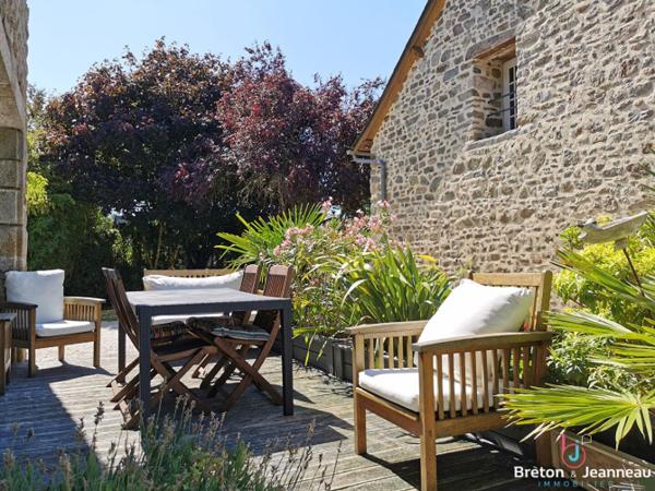 Propriété comprenant maison et gîtes sur 1 ha 27 en Mayenne