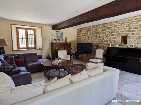 Propriété comprenant maison et gîtes sur 1 ha 27 en Mayenne