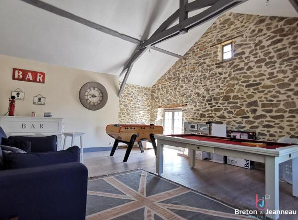 Propriété comprenant maison et gîtes sur 1 ha 27 en Mayenne