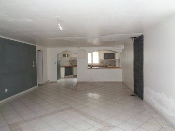 Maison et dépendances à SAINT AMBROIX (30500)