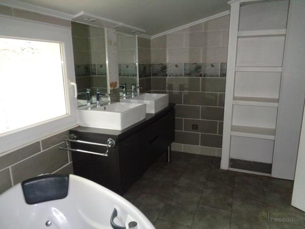 Maison et dépendances à SAINT AMBROIX (30500)