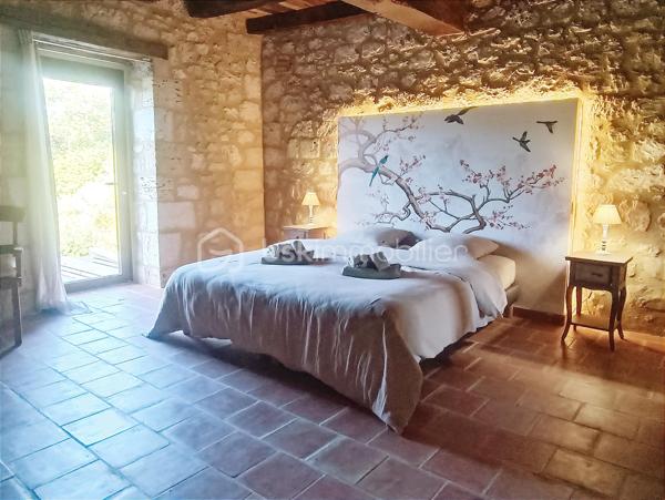 Chateau de 1 307 m²