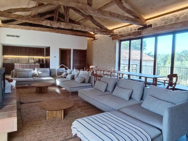 Chateau de 1 307 m²