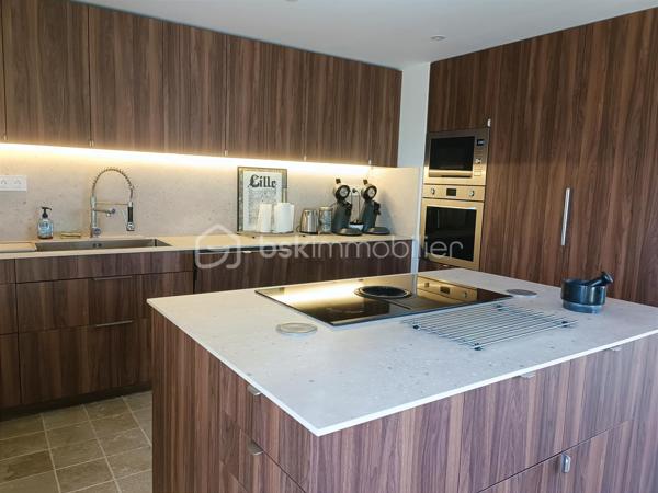 Chateau de 1 307 m²