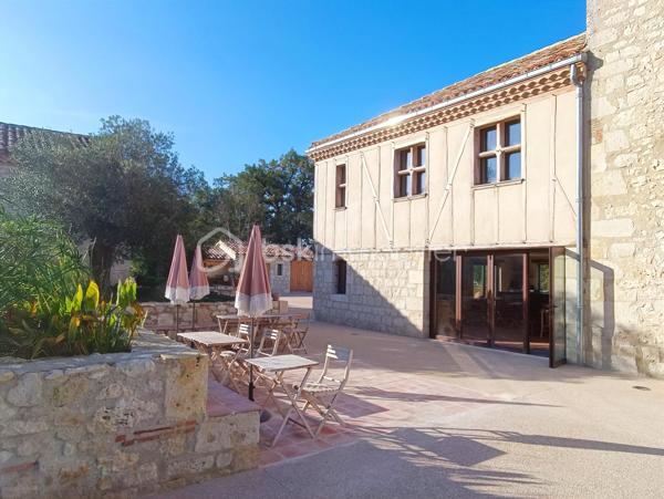 Chateau de 1 307 m²