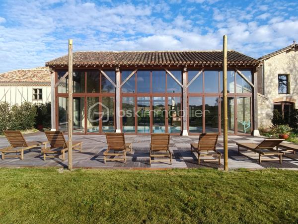 Chateau de 1 307 m²