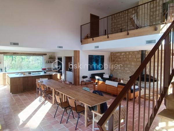 Chateau de 1 307 m²