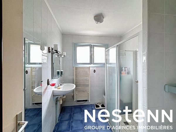 A vendre : Maison de plain pied avec véranda et joli jardin proche CRECHES SUR SAONE