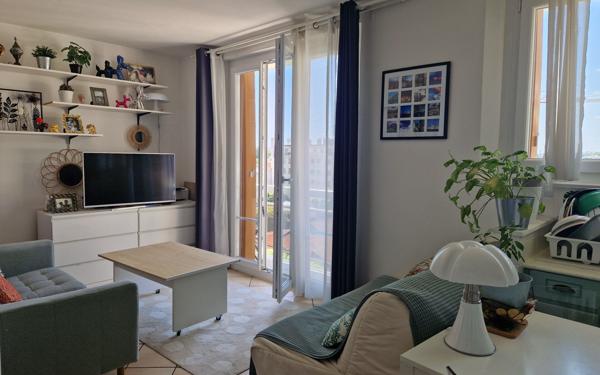 Appartement à vendre    2 pièces • 42,20 m2 La Varenne - Saint-Maur-des-Fossés