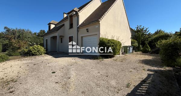 Location Maison 7 pièces 185 m² - ÉMancé 78125