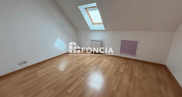 Location Maison 7 pièces 185 m² - ÉMancé 78125