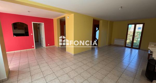 Location Maison 7 pièces 185 m² - ÉMancé 78125