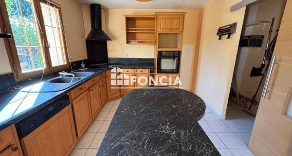 Location Maison 7 pièces 185 m² - ÉMancé 78125