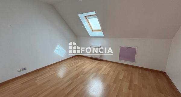 Location Maison 7 pièces 185 m² - ÉMancé 78125
