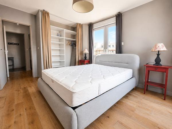 TOURS HYPERCENTRE Élégant appartement de 66 m² avec parking, à deux pas de la gare TGV, bus, tramway, commerces, écoles...
