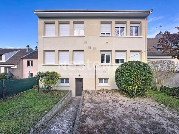 Immeuble à Morangis divisé en 7 appartements dans un secteur calme et pavillonnaire, proche du centre ville et des transports