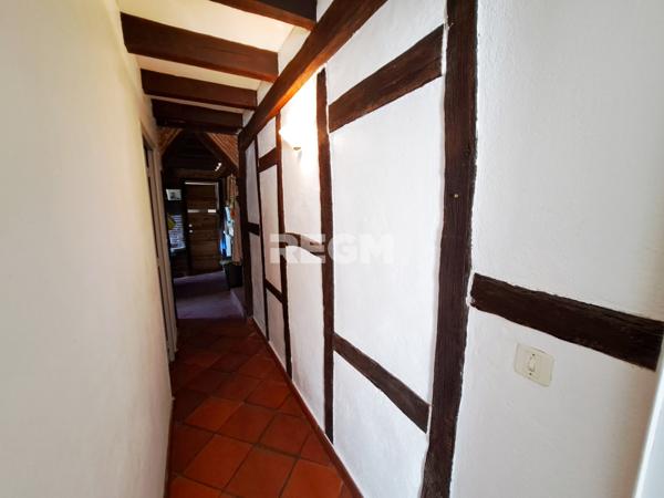 La Force (24130) Véritable Périgourdine de plain pied, 5 chambres, combles aménageables, dépendances.