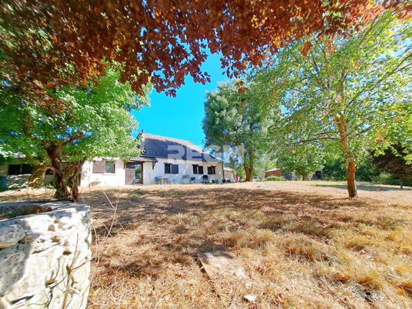 La Force (24130) Véritable Périgourdine de plain pied, 5 chambres, combles aménageables, dépendances.