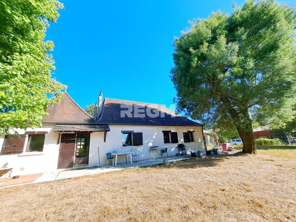 La Force (24130) Véritable Périgourdine de plain pied, 5 chambres, combles aménageables, dépendances.