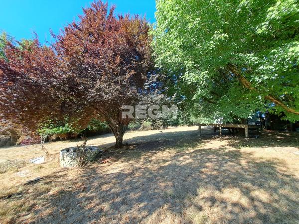 La Force (24130) Véritable Périgourdine de plain pied, 5 chambres, combles aménageables, dépendances.