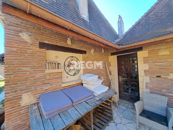 La Force (24130) Véritable Périgourdine de plain pied, 5 chambres, combles aménageables, dépendances.