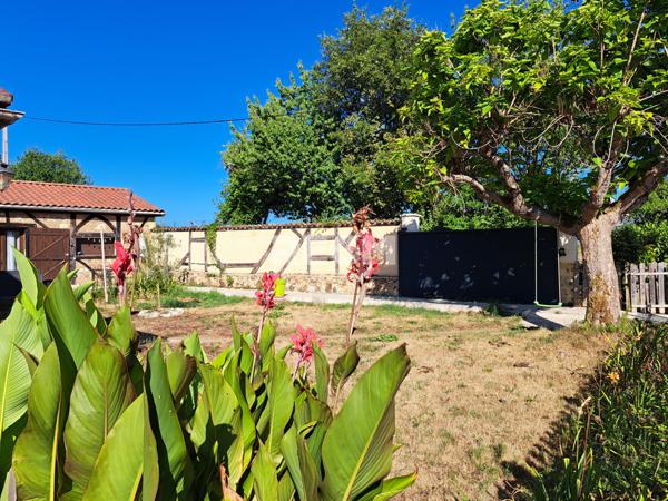 La Force (24130) Véritable Périgourdine de plain pied, 5 chambres, combles aménageables, dépendances.