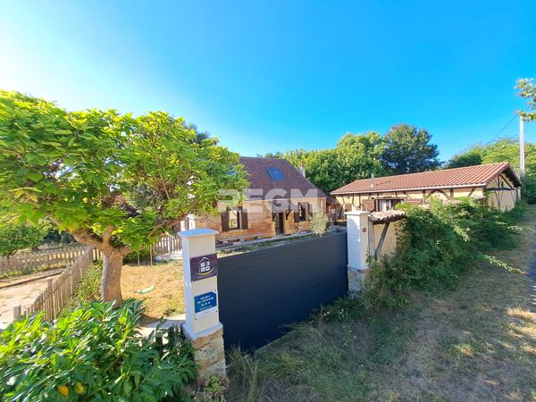 La Force (24130) Véritable Périgourdine de plain pied, 5 chambres, combles aménageables, dépendances.