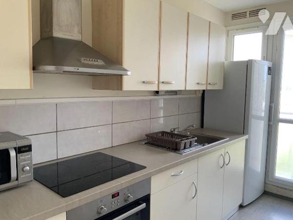 VILLEJEAN
Au 7ème étage, un appartement de type F4 comprenant entrée-couloir, cuisine aménagée...