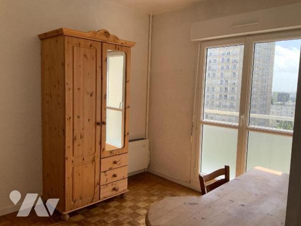 VILLEJEAN
Au 7ème étage, un appartement de type F4 comprenant entrée-couloir, cuisine aménagée...