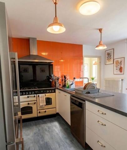 Charmante maison de 120m² avec 103 m² aménageables - Centre-ville Monnaie