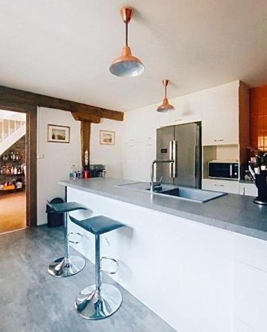 Charmante maison de 120m² avec 103 m² aménageables - Centre-ville Monnaie