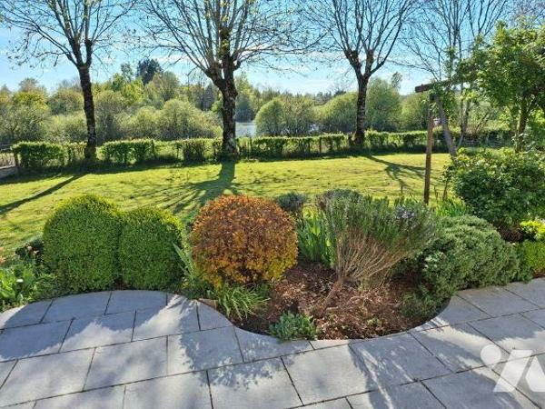 A vendre sur la commune du Vigean (CANTAL), à proximité immédiate de Mauriac sous-préfecture, d...