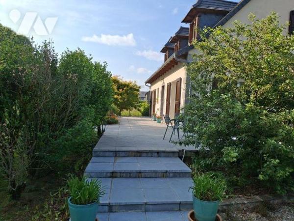 A vendre sur la commune du Vigean (CANTAL), à proximité immédiate de Mauriac sous-préfecture, d...