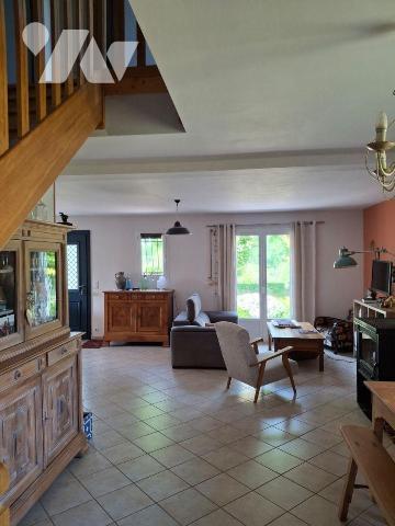A vendre sur la commune du Vigean (CANTAL), à proximité immédiate de Mauriac sous-préfecture, d...