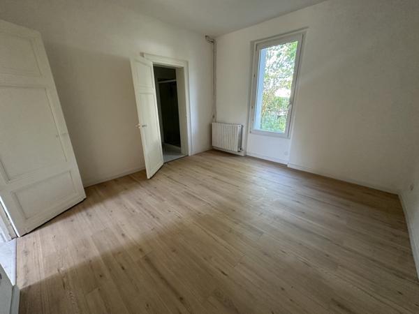 Maison à louer 1 300 € CC St-Hilaire-de-Lusignan 5 p 137 m² DPE D