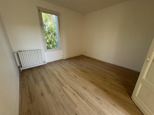Maison à louer 1 300 € CC St-Hilaire-de-Lusignan 5 p 137 m² DPE D