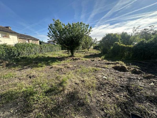 Maison à louer 1 300 € CC St-Hilaire-de-Lusignan 5 p 137 m² DPE D