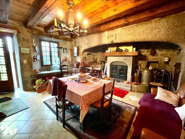 A VENDRE CORPS DE FERME A LASBROS