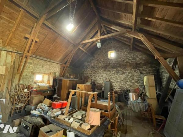 A VENDRE CORPS DE FERME A LASBROS