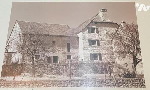 A VENDRE CORPS DE FERME A LASBROS