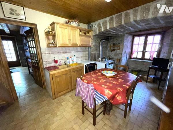 A VENDRE CORPS DE FERME A LASBROS