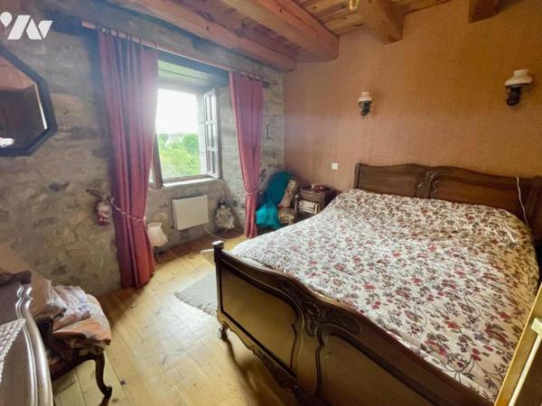 A VENDRE CORPS DE FERME A LASBROS